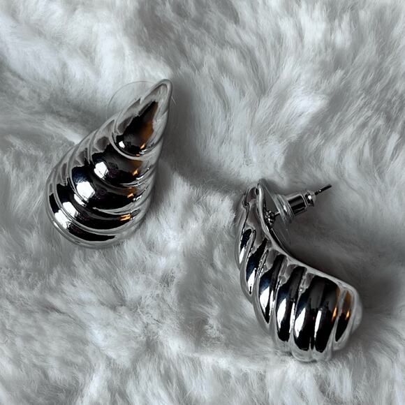 🆕 Chunky Silver Earrings Statement Tear Drop Croissant Crescent 80’s Mob Wife - Picture 8 of 10